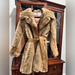 This is a size SMAll vintage Faux fur coat from the 1950’ made in England.